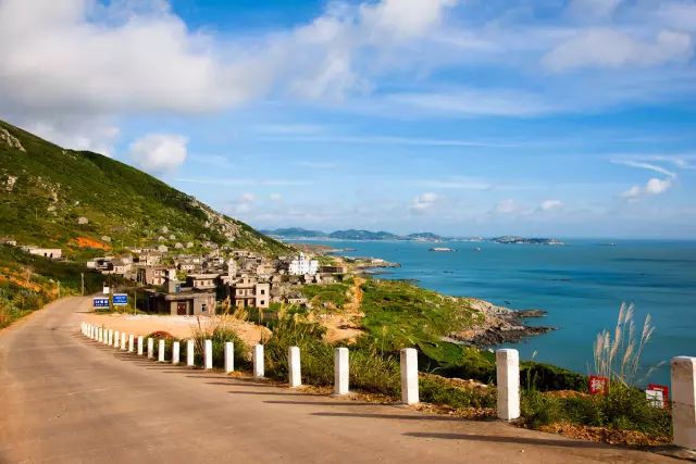 两个女人在有风景的海滩高清_海滩女生背影头像_海滩女生背影图片