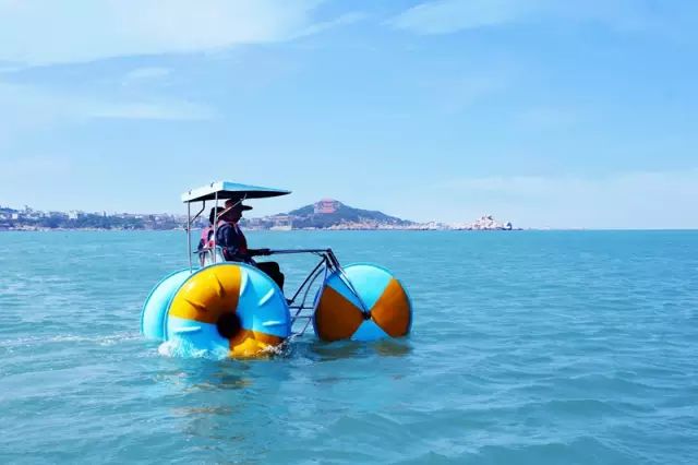 海滩女生背影图片_两个女人在有风景的海滩高清_海滩女生背影头像